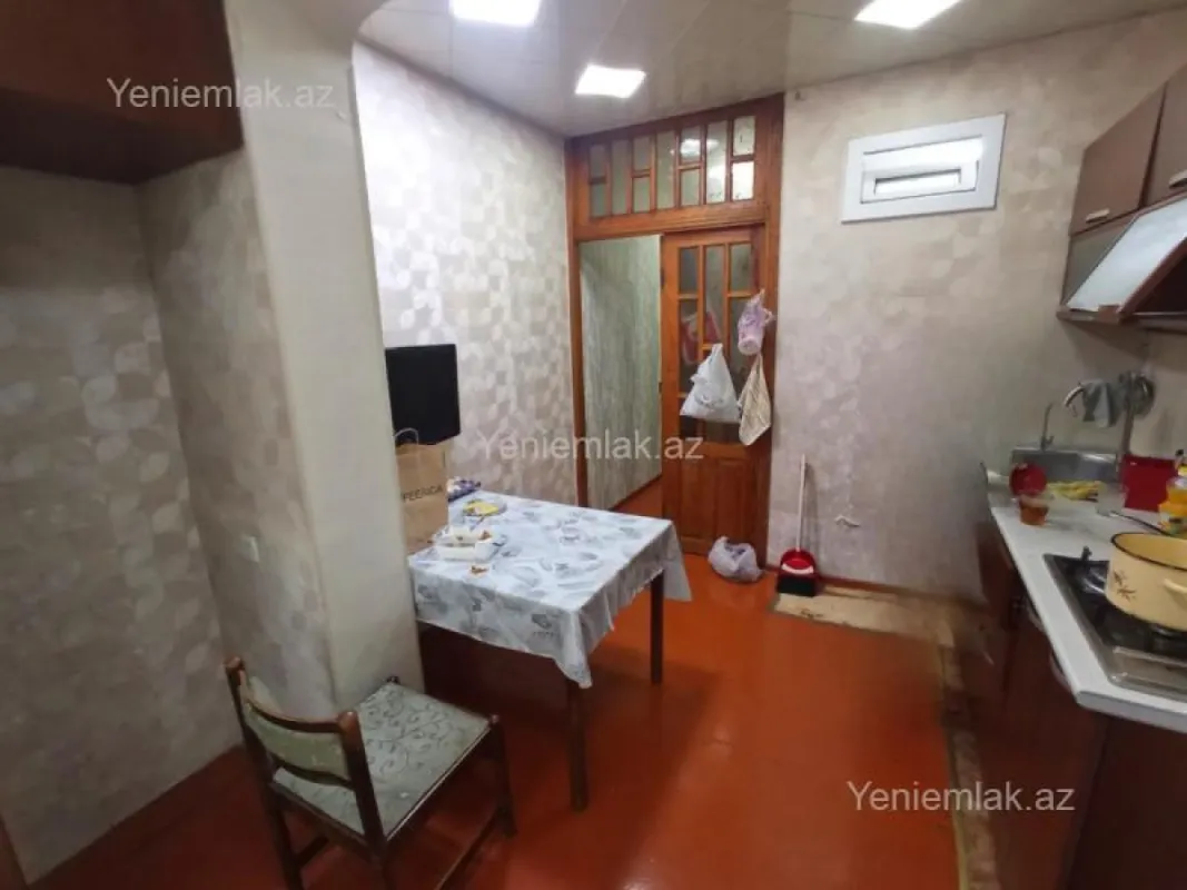 Satılır 2 otaqlı köhnə tikili 65 m²