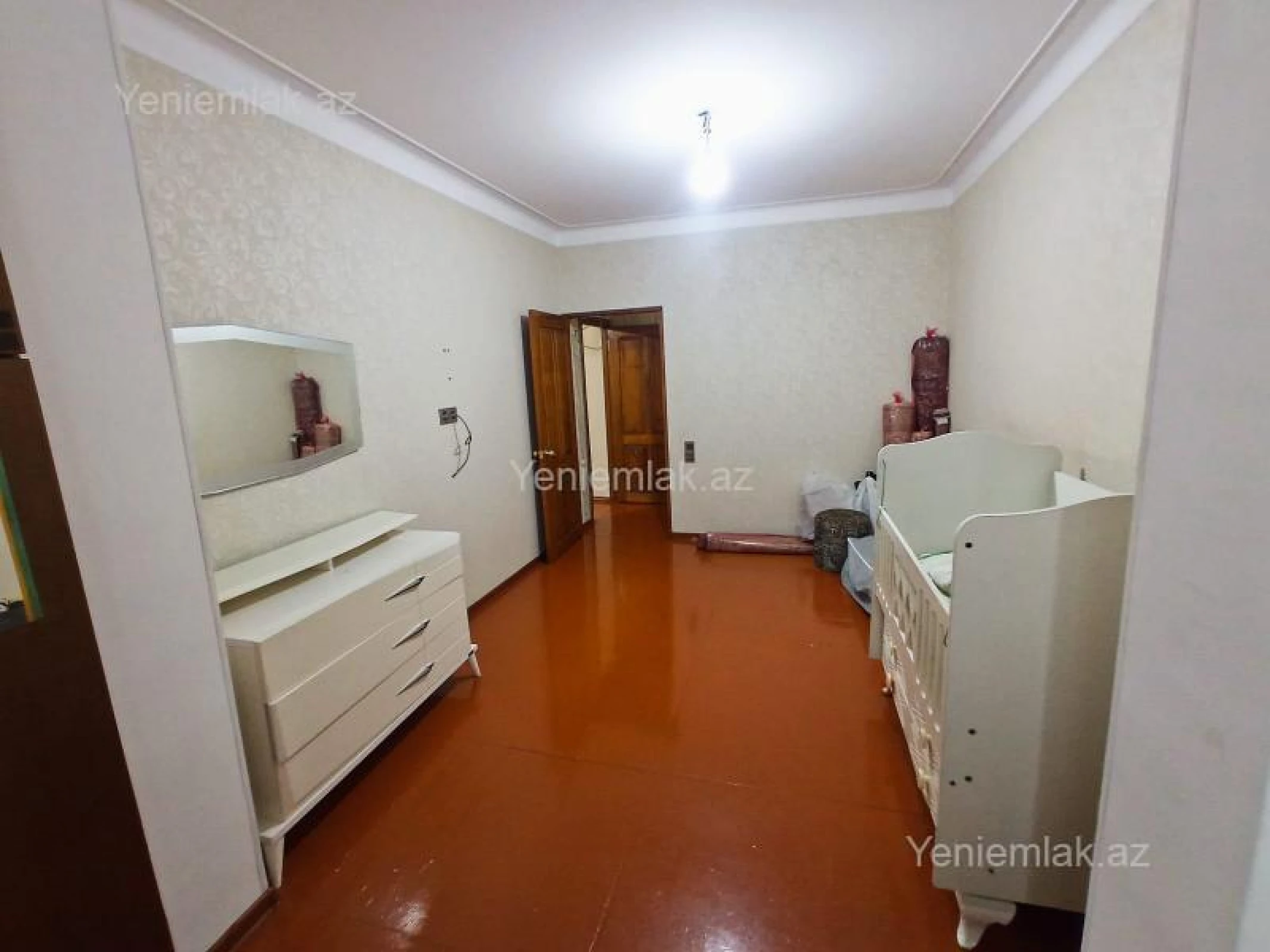 Satılır 2 otaqlı köhnə tikili 65 m²