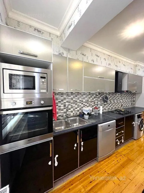 Satılır 3 otaqlı yeni tikili 145 m²