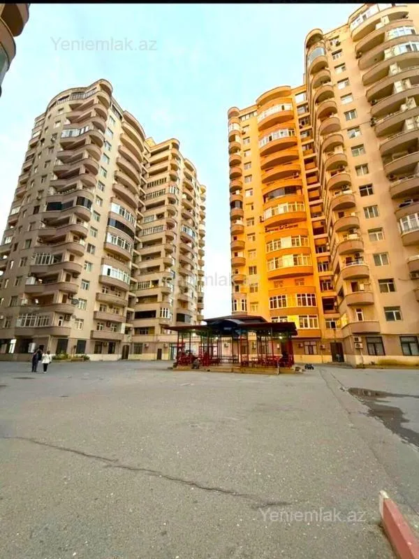 Satılır 3 otaqlı yeni tikili 145 m²