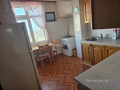 Satılır 4 otaqlı köhnə tikili 100 m²