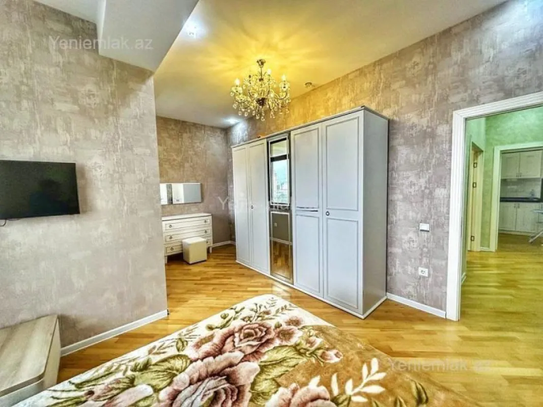 Satılır 3 otaqlı yeni tikili 125 m²