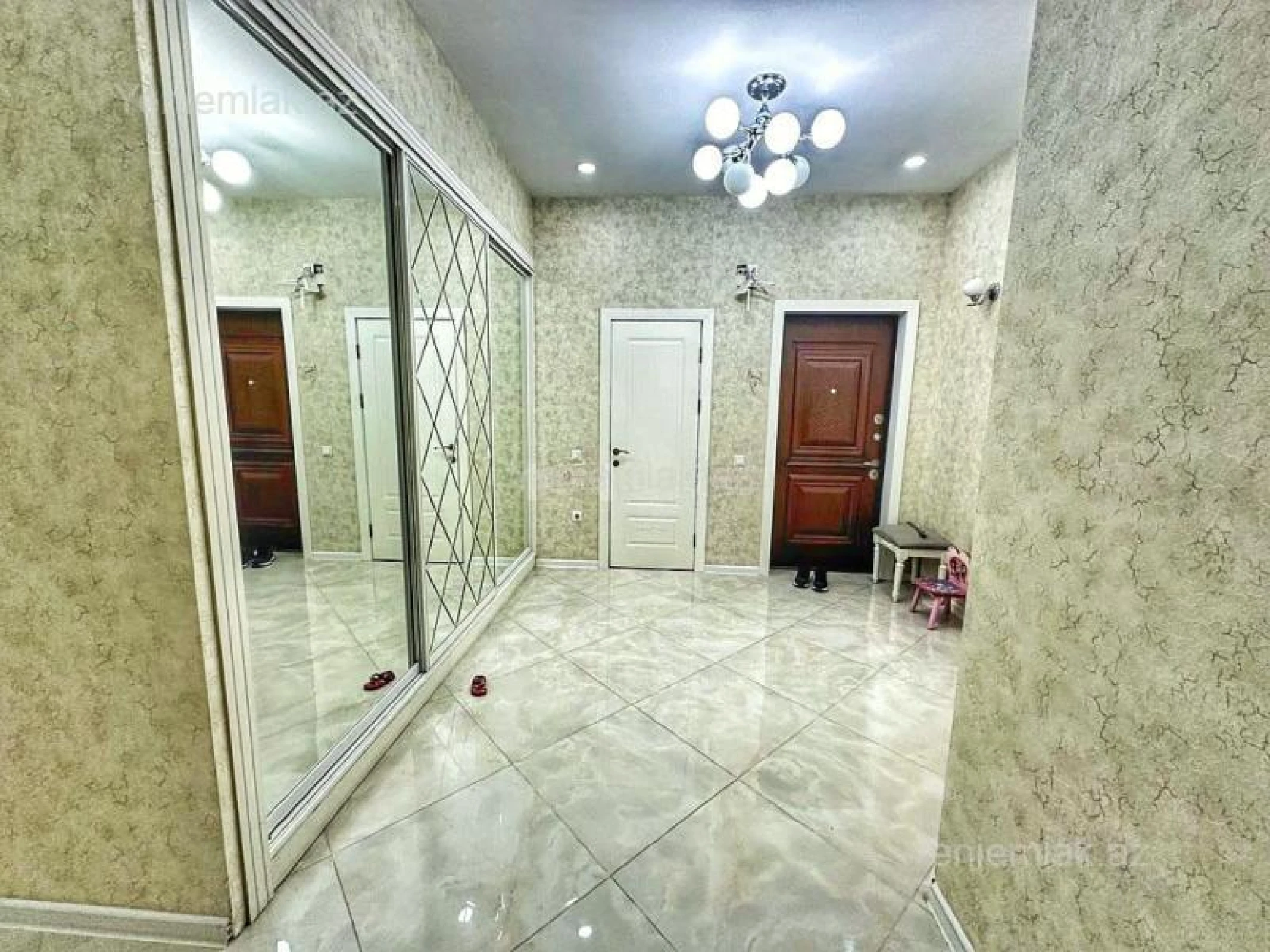 Satılır 3 otaqlı yeni tikili 125 m²