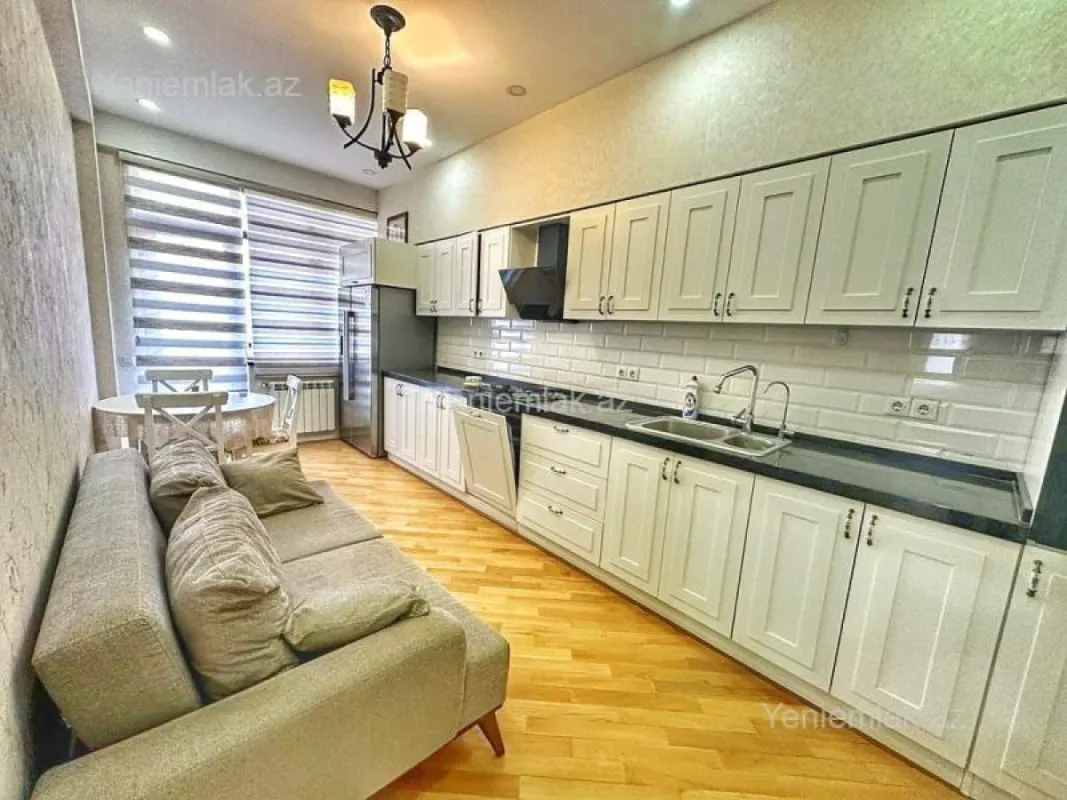 Satılır 3 otaqlı yeni tikili 125 m²