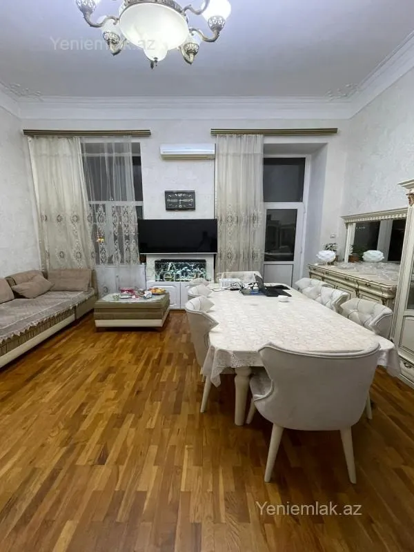 Satılır 3 otaqlı köhnə tikili 90 m²