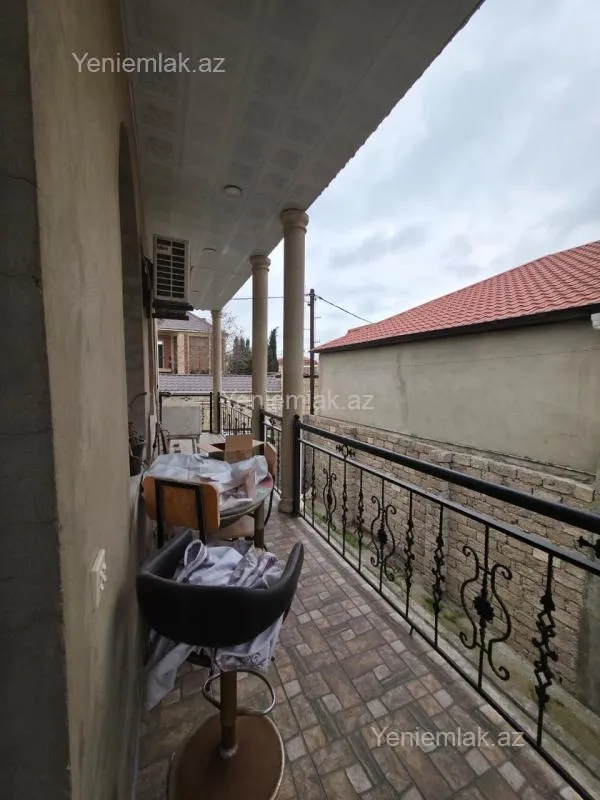 Satılır 8 otaqlı həyət evi 250 m²
