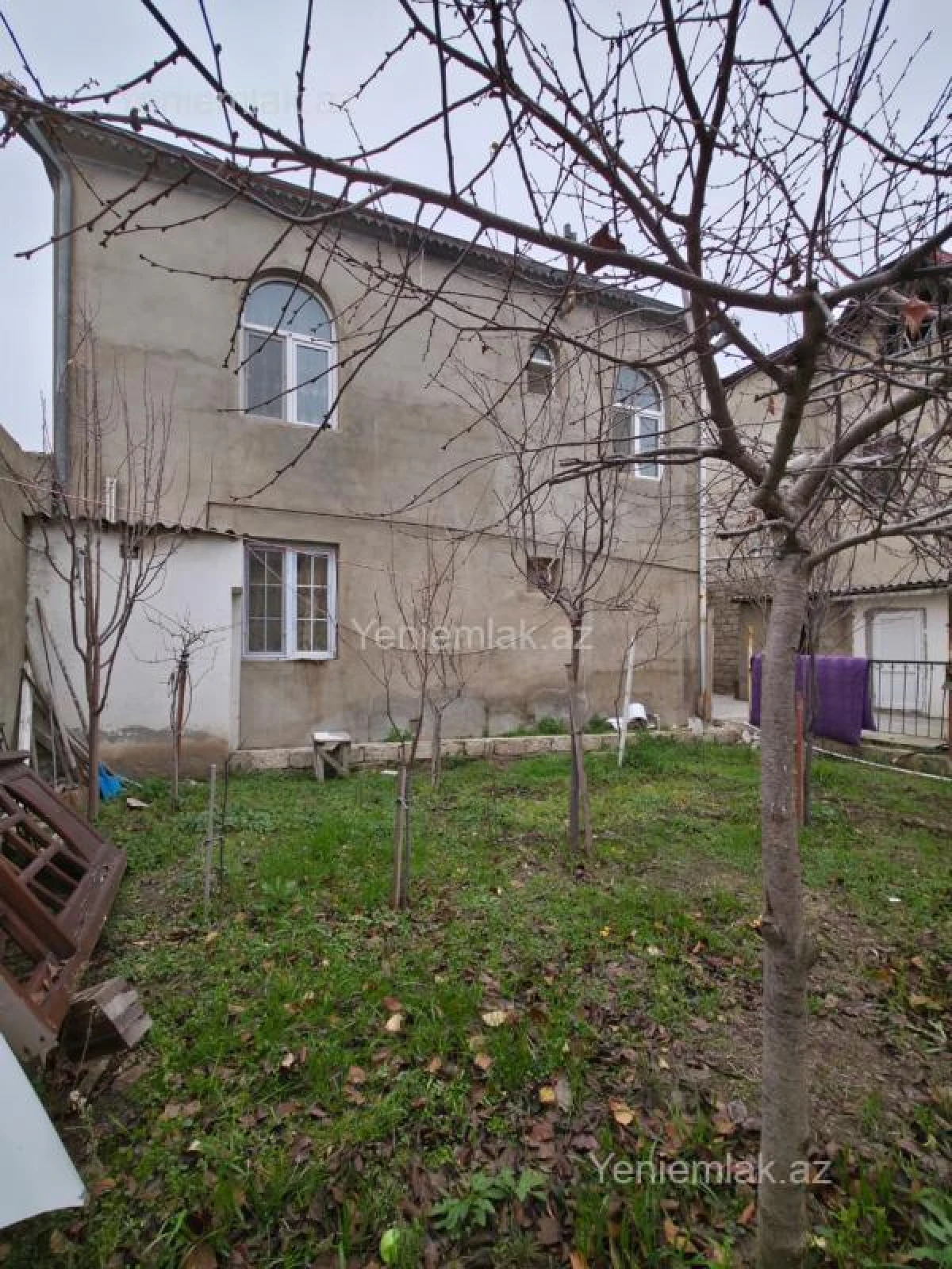 Satılır 8 otaqlı həyət evi 250 m²