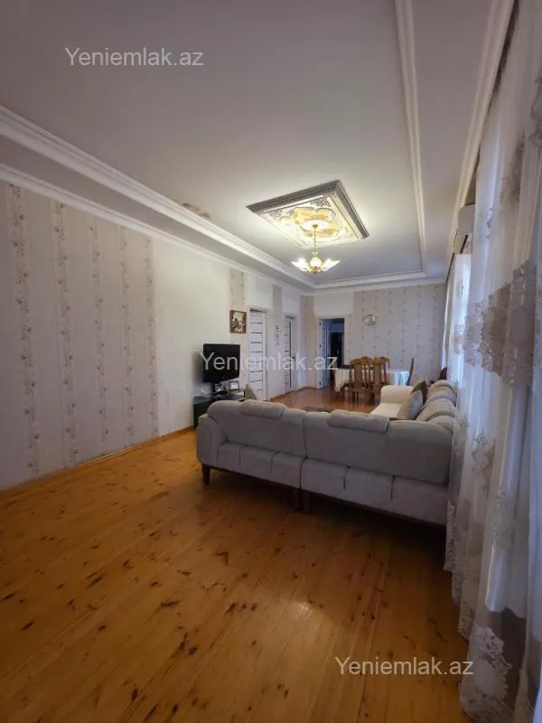 Satılır 8 otaqlı həyət evi 250 m²