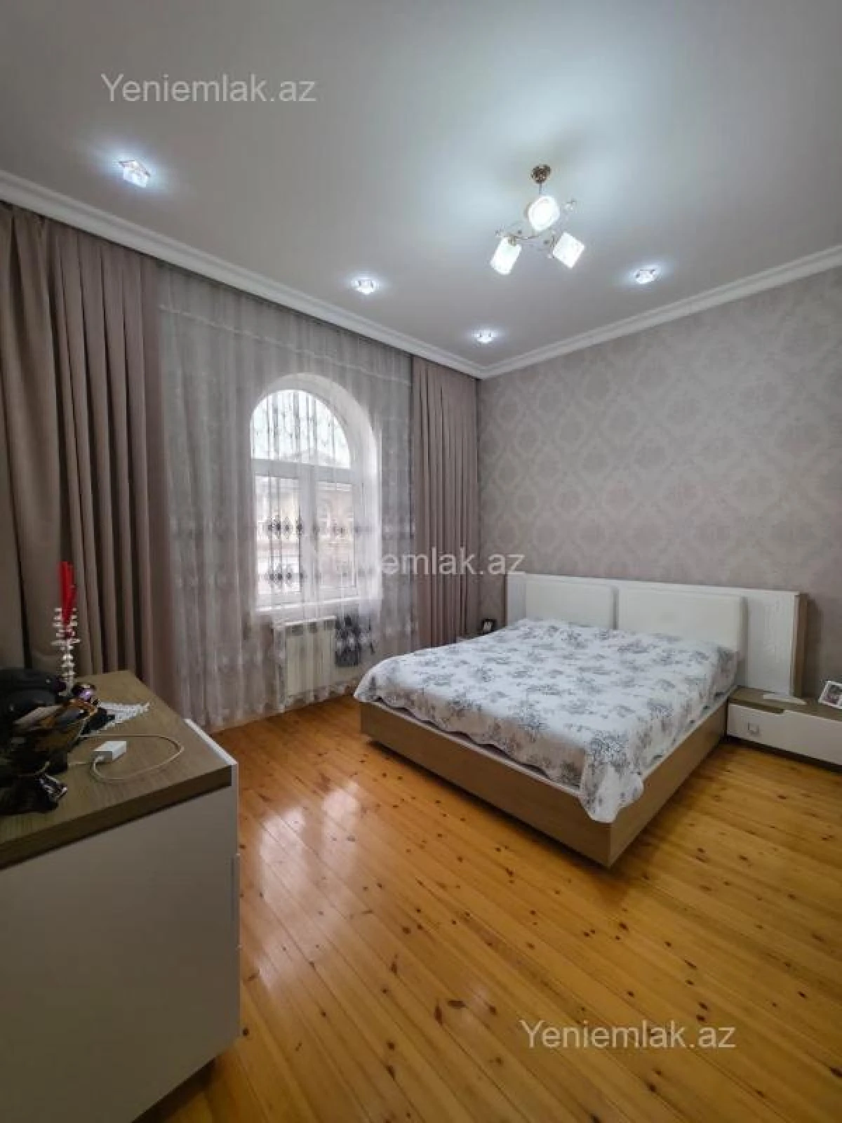 Satılır 8 otaqlı həyət evi 250 m²