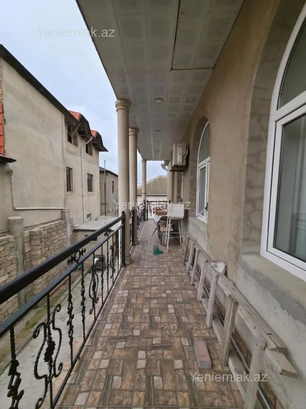Satılır 8 otaqlı həyət evi 250 m²