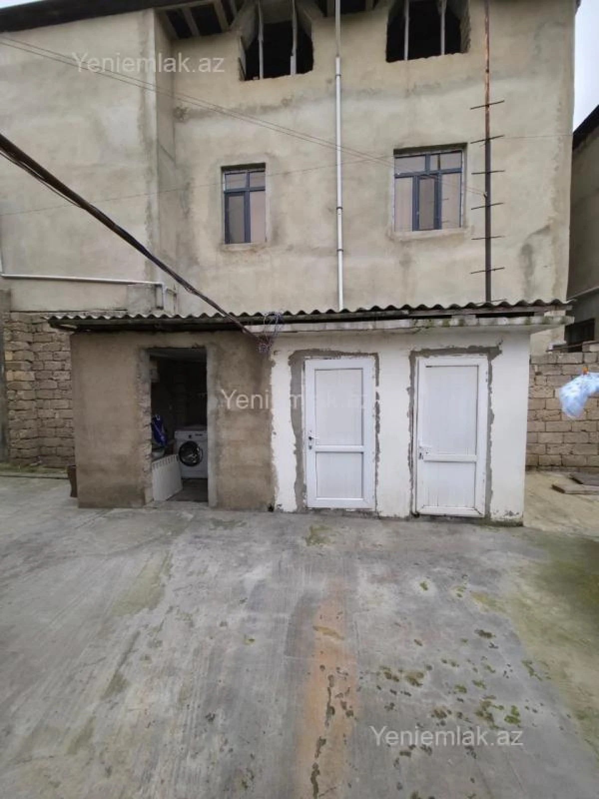 Satılır 8 otaqlı həyət evi 250 m²