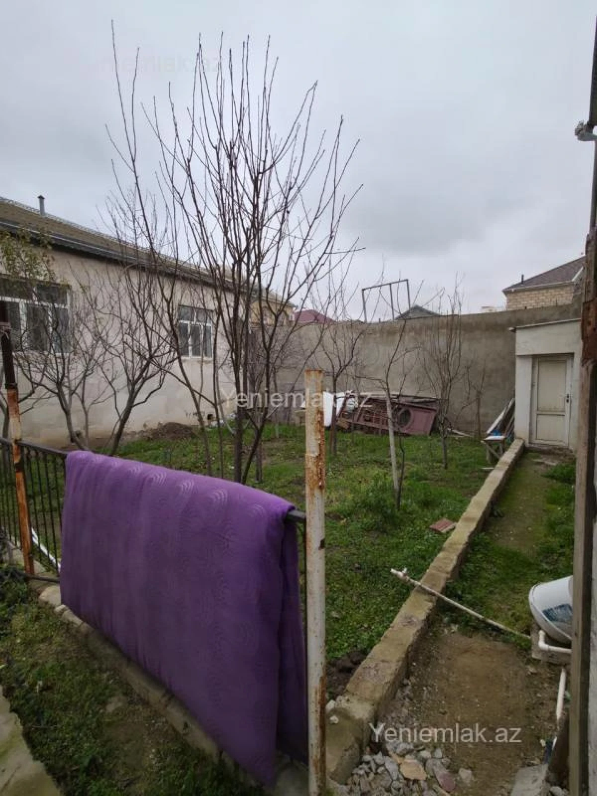Satılır 8 otaqlı həyət evi 250 m²
