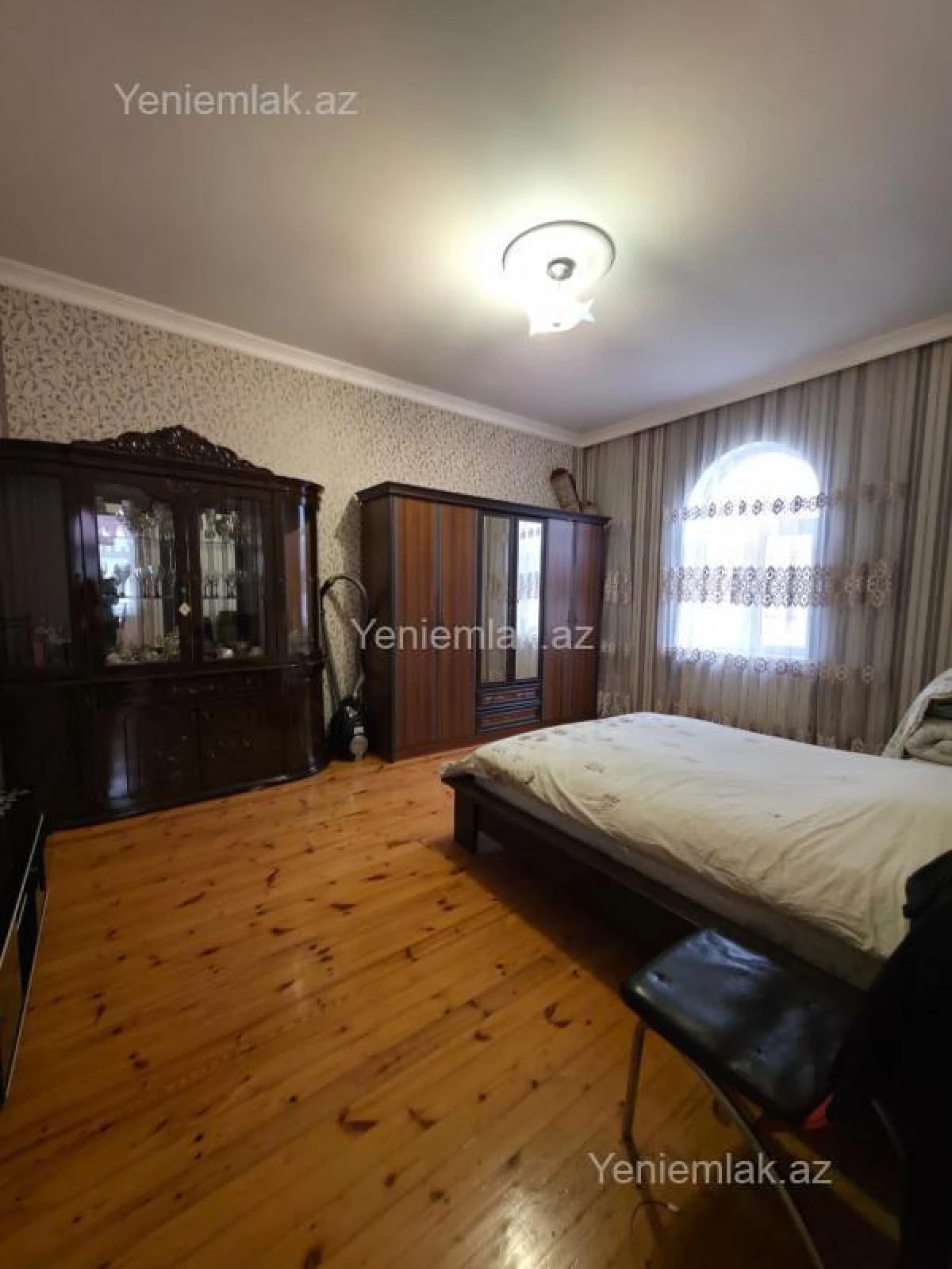 Satılır 8 otaqlı həyət evi 250 m²
