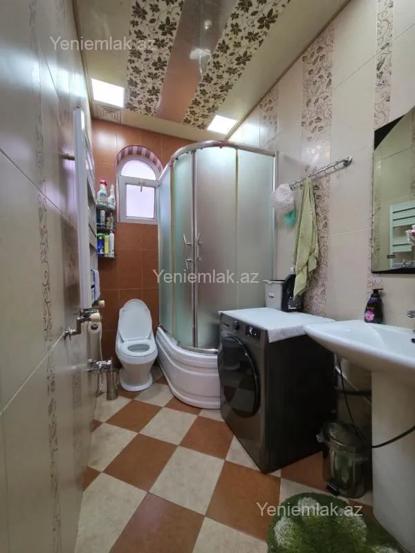 Satılır 8 otaqlı həyət evi 250 m²