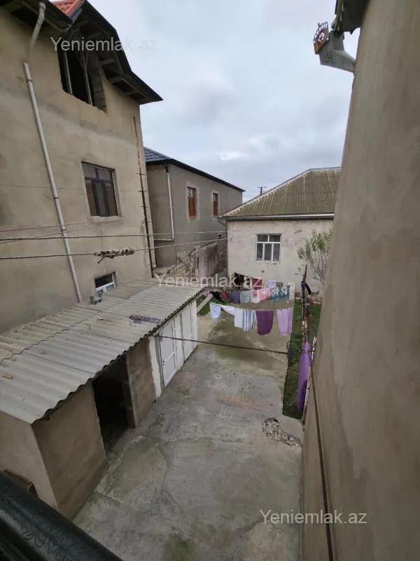 Satılır 8 otaqlı həyət evi 250 m²