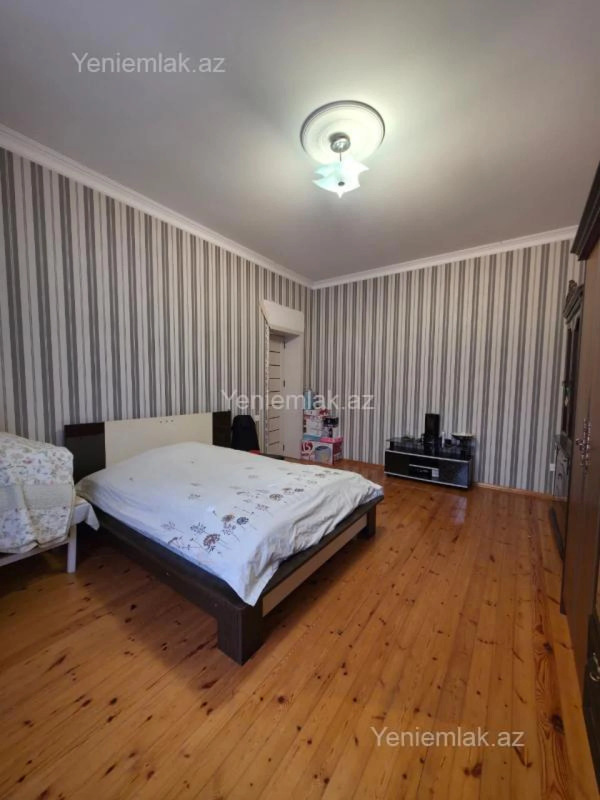 Satılır 8 otaqlı həyət evi 250 m²