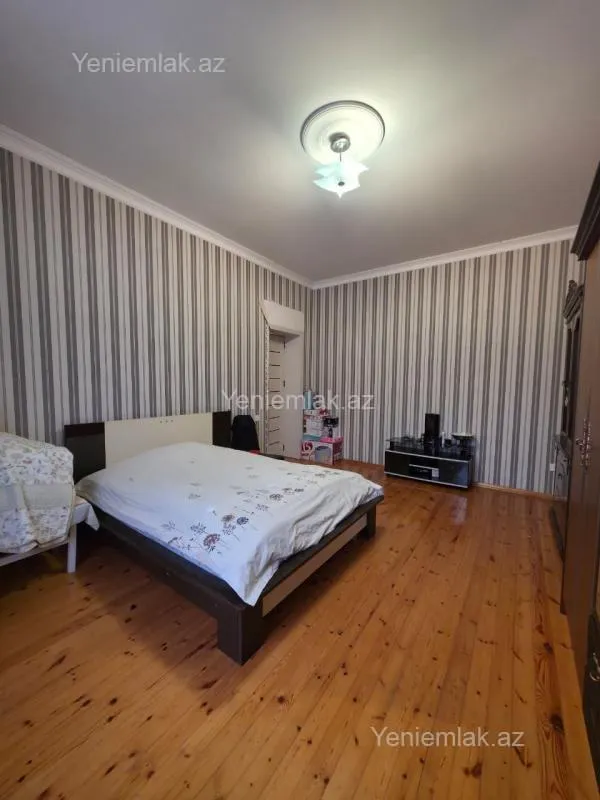 Satılır 8 otaqlı həyət evi 250 m²