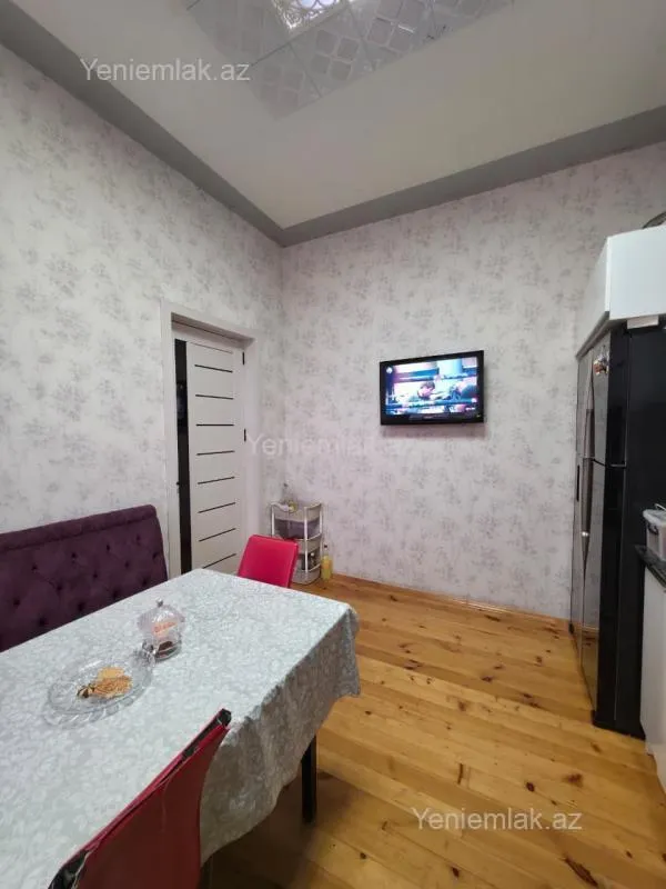 Satılır 8 otaqlı həyət evi 250 m²