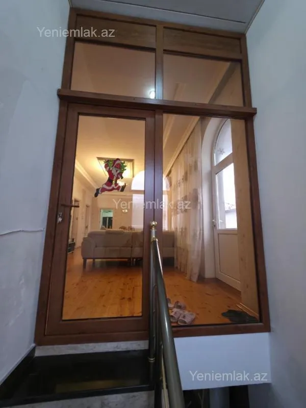 Satılır 8 otaqlı həyət evi 250 m²