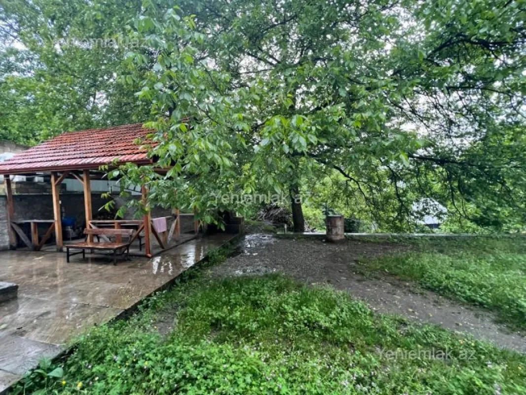 Satılır 6 otaqlı həyət evi 224 m²