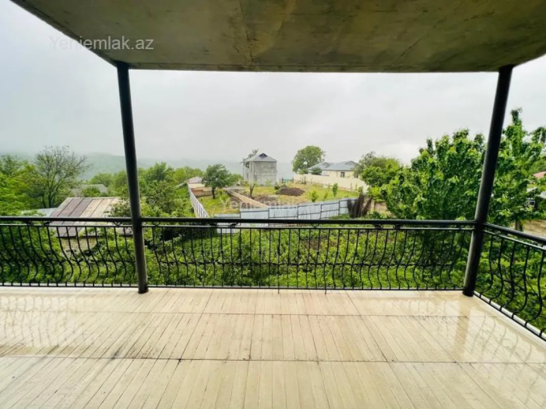 Satılır 6 otaqlı həyət evi 224 m²