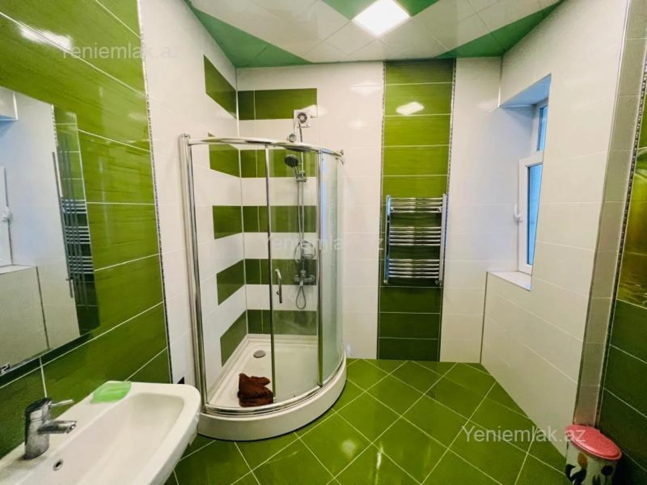 Satılır 6 otaqlı həyət evi 224 m²