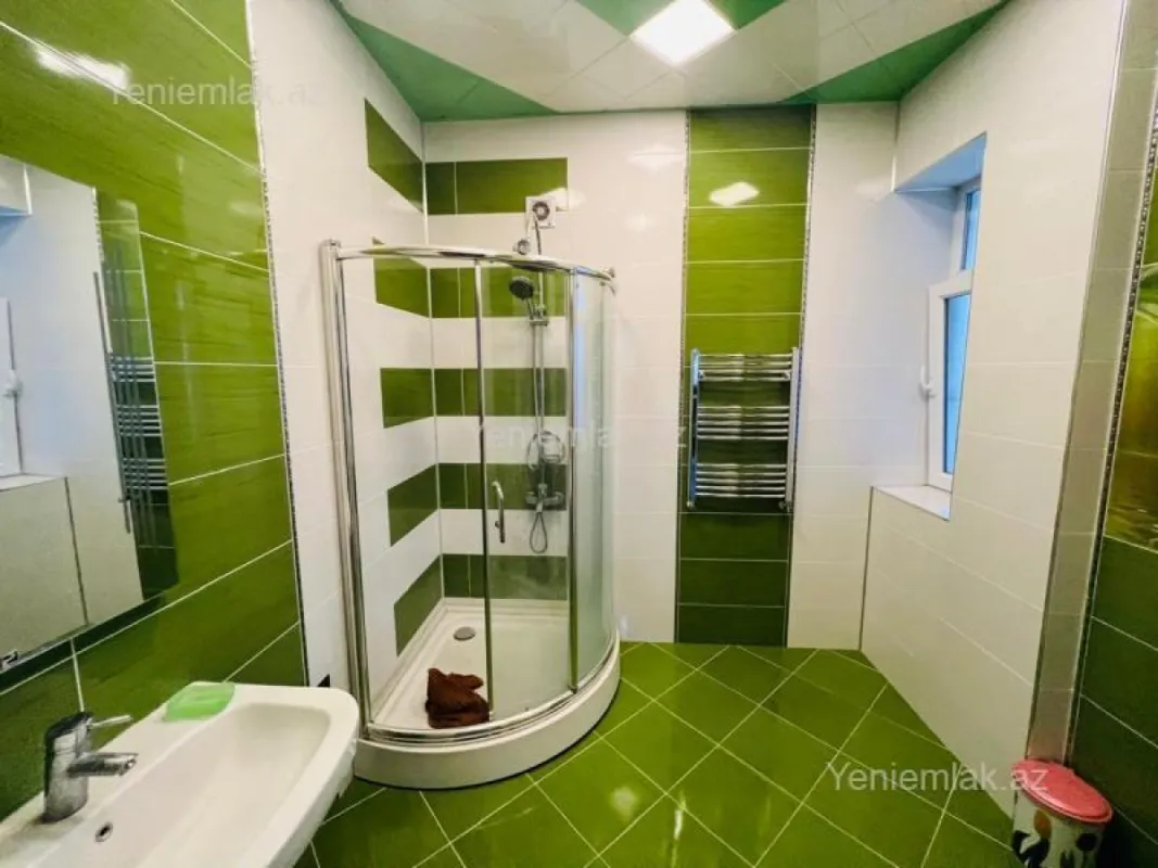 Satılır 6 otaqlı həyət evi 224 m²