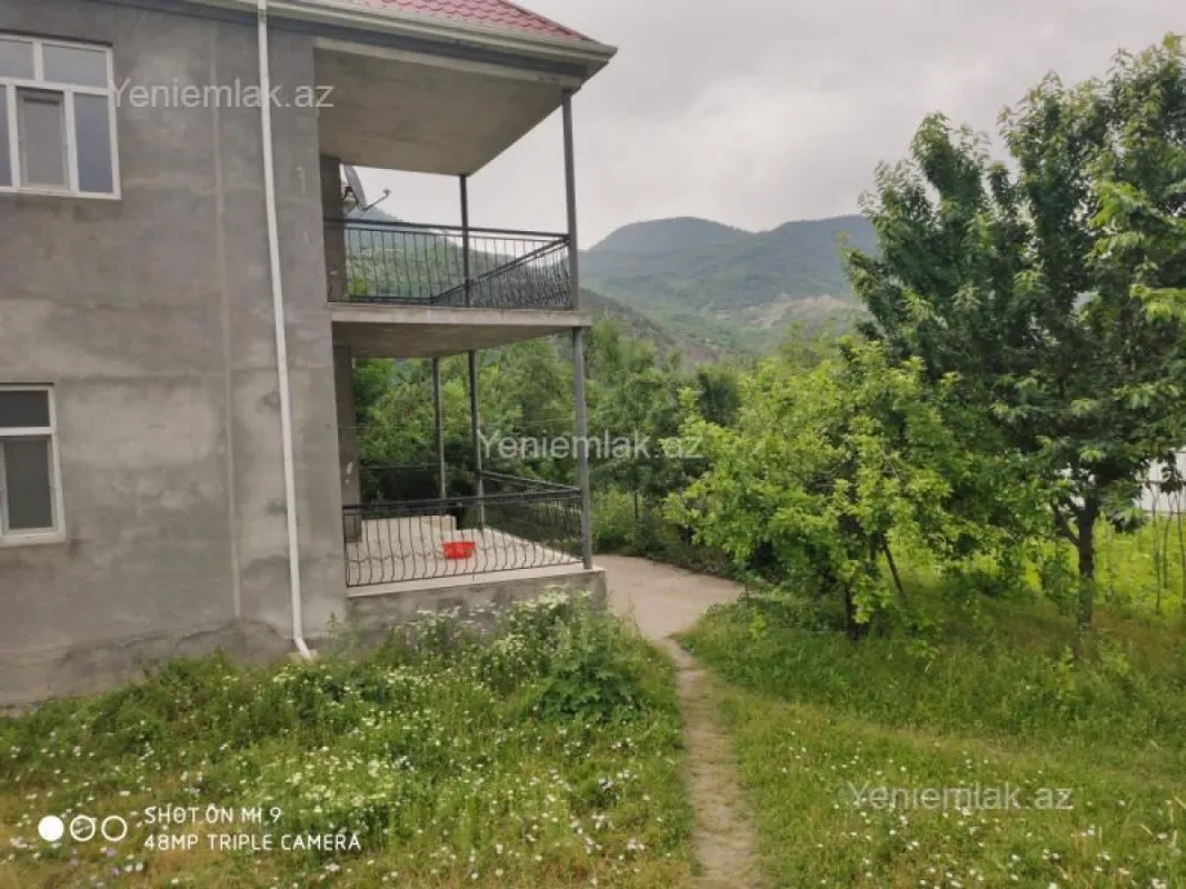 Satılır 6 otaqlı həyət evi 224 m²