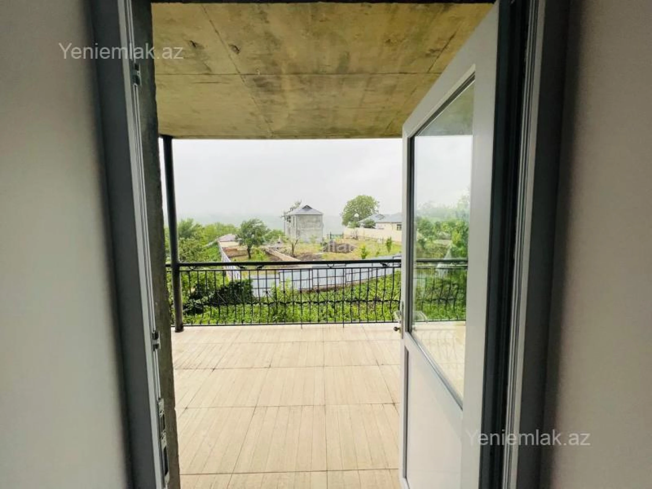 Satılır 6 otaqlı həyət evi 224 m²