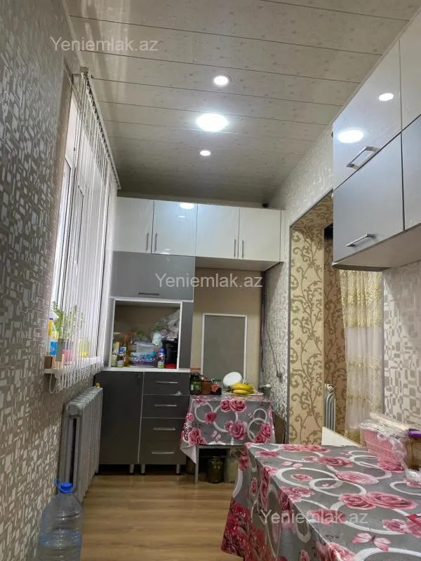 Satılır 3 otaqlı köhnə tikili 90 m²