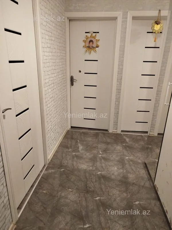 Satılır 4 otaqlı köhnə tikili 100 m²