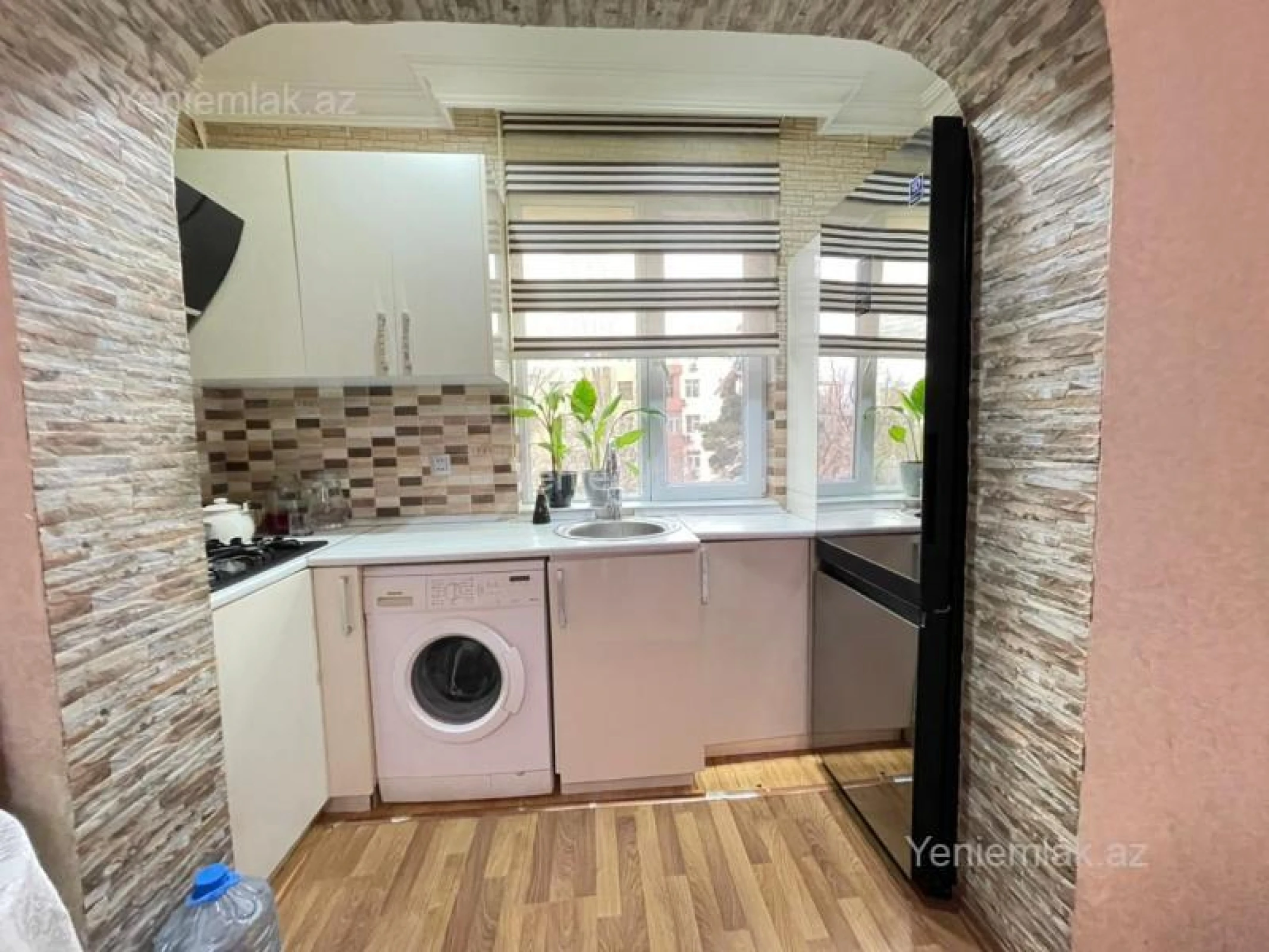 Satılır 2 otaqlı köhnə tikili 50 m²