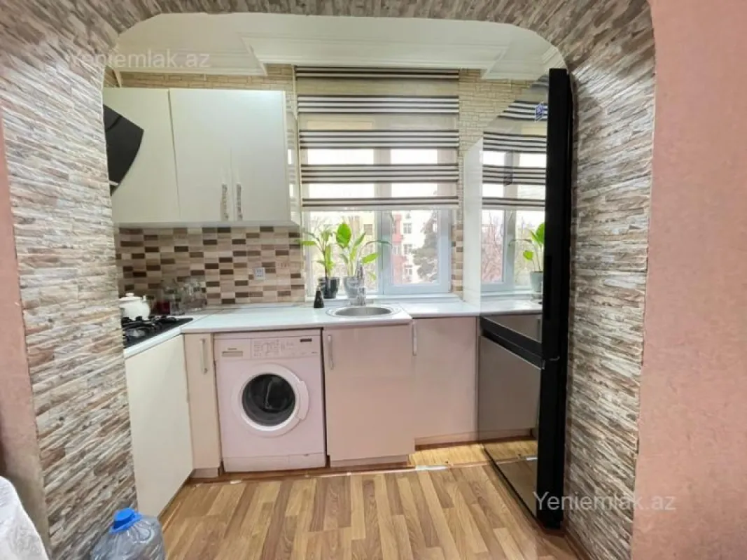 Satılır 2 otaqlı köhnə tikili 50 m²