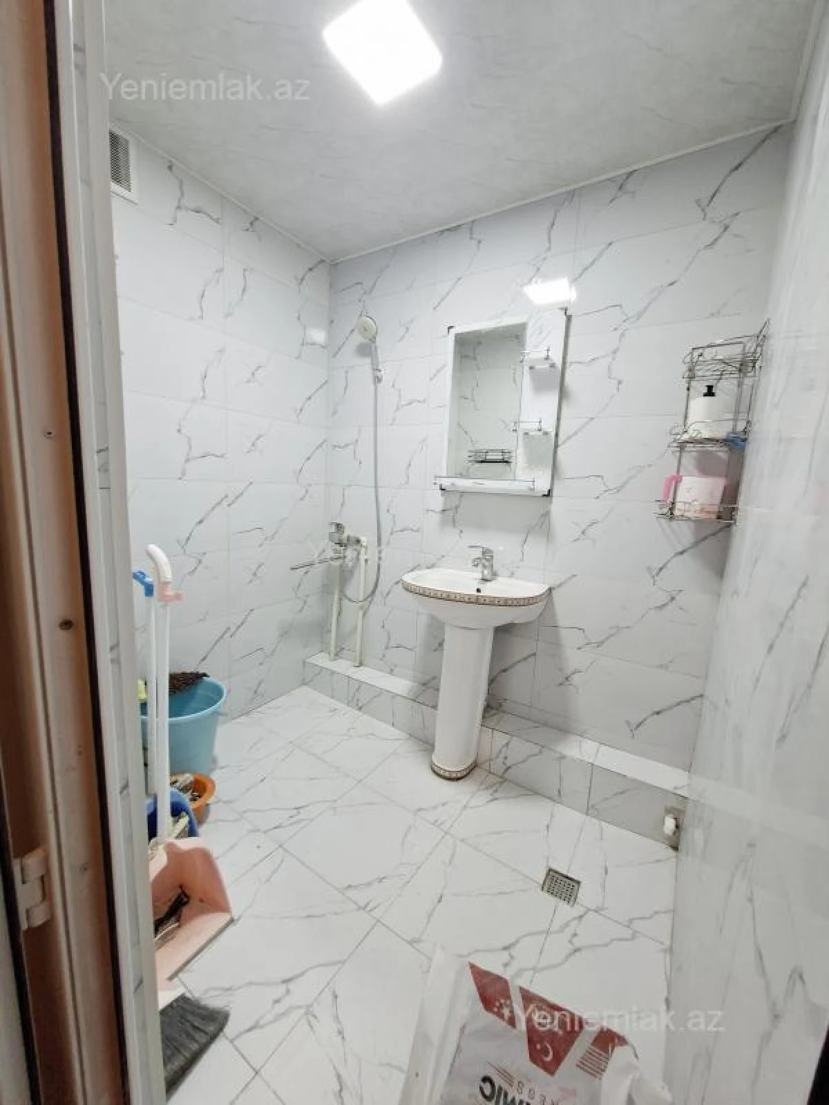 Satılır 2 otaqlı köhnə tikili 56 m²