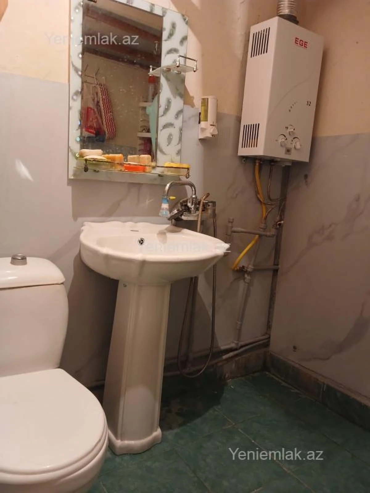 Satılır 2 otaqlı köhnə tikili 55 m²