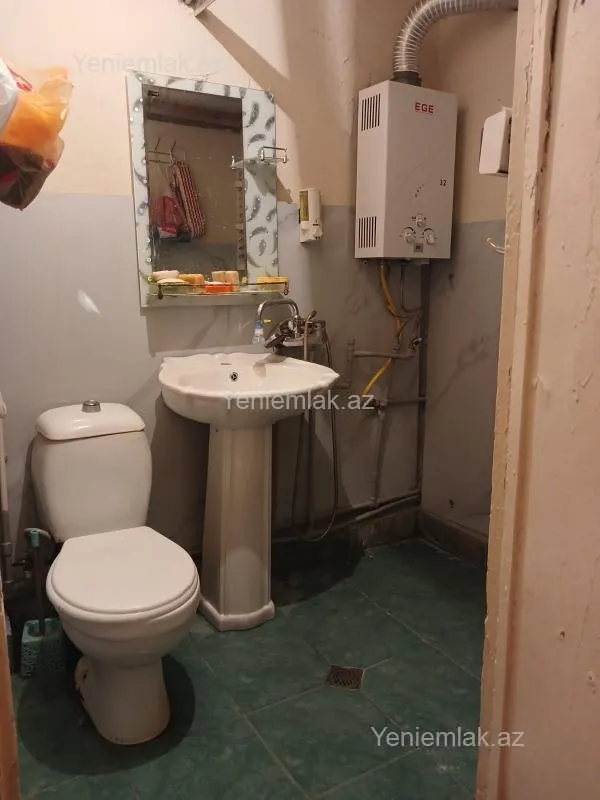 Satılır 2 otaqlı köhnə tikili 55 m²