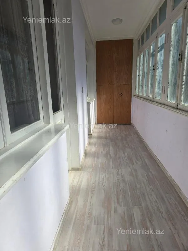 Satılır 4 otaqlı köhnə tikili 100 m²