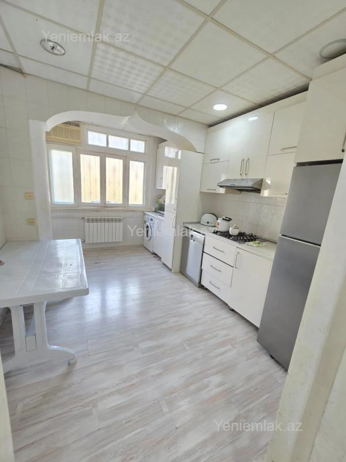 Satılır 4 otaqlı köhnə tikili 100 m²