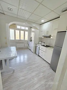 Satılır 4 otaqlı köhnə tikili 100 m²