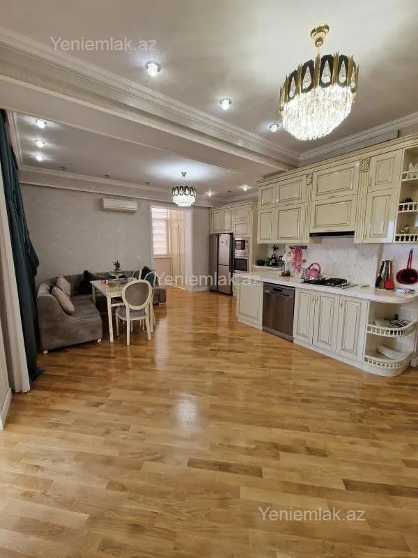 Satılır 5 otaqlı yeni tikili 250 m²