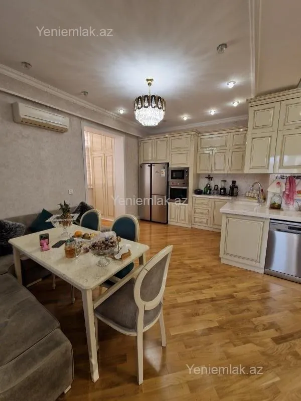 Satılır 5 otaqlı yeni tikili 250 m²