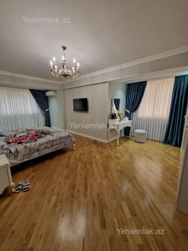 Satılır 5 otaqlı yeni tikili 250 m²
