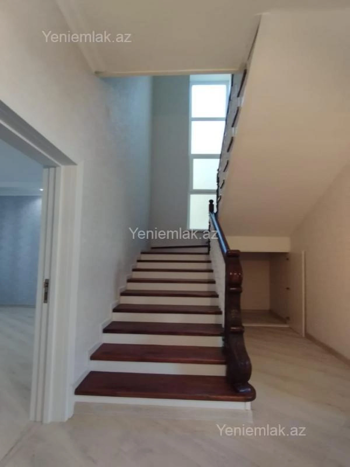 Satılır 6 otaqlı həyət evi 240 m²
