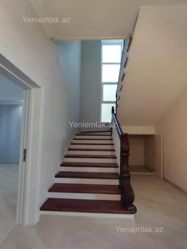 Satılır 6 otaqlı həyət evi 240 m²