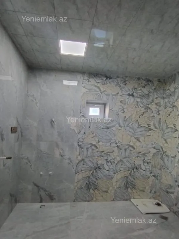 Satılır 6 otaqlı həyət evi 240 m²