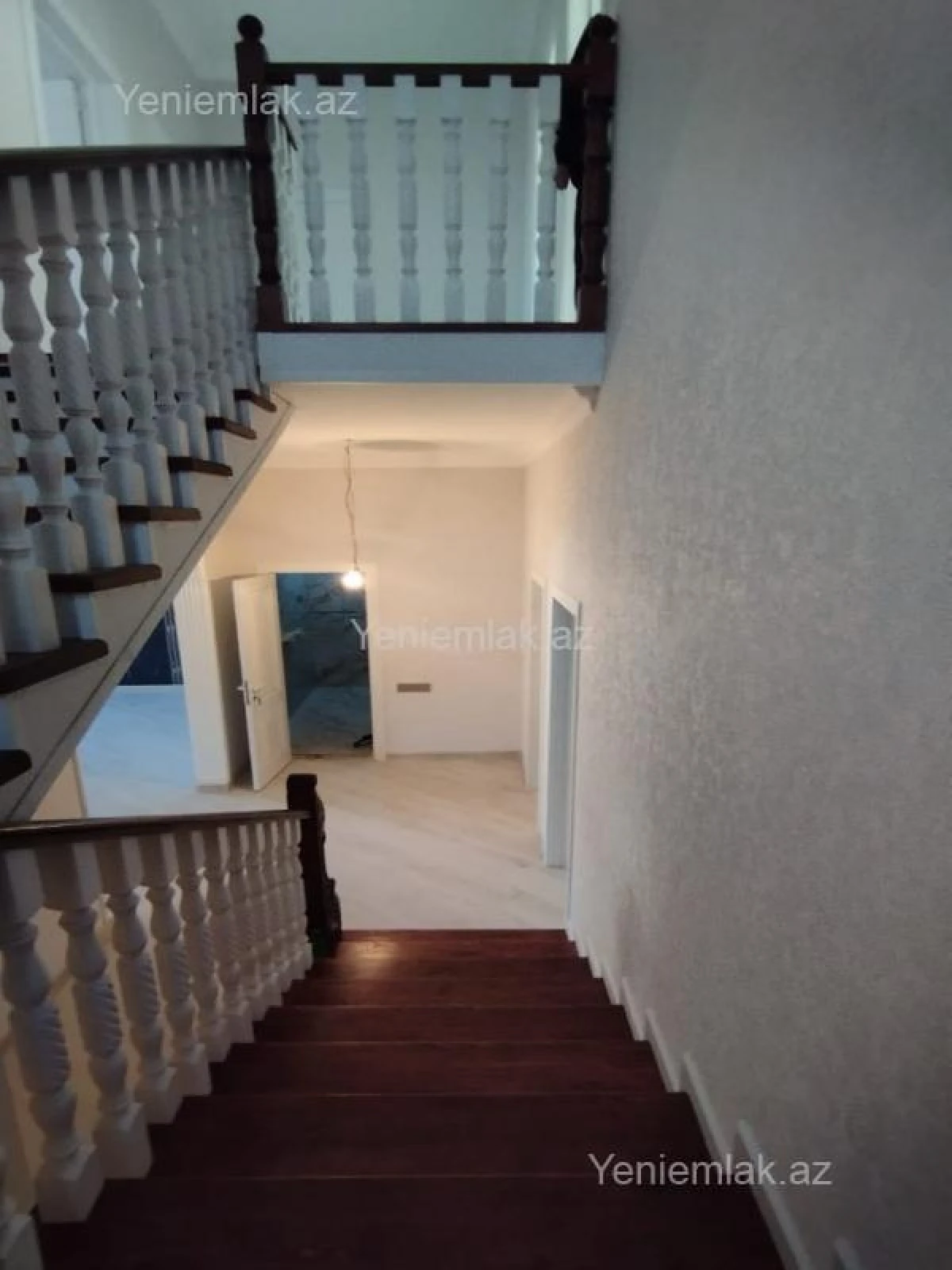 Satılır 6 otaqlı həyət evi 240 m²