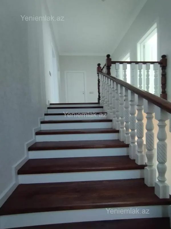 Satılır 6 otaqlı həyət evi 240 m²