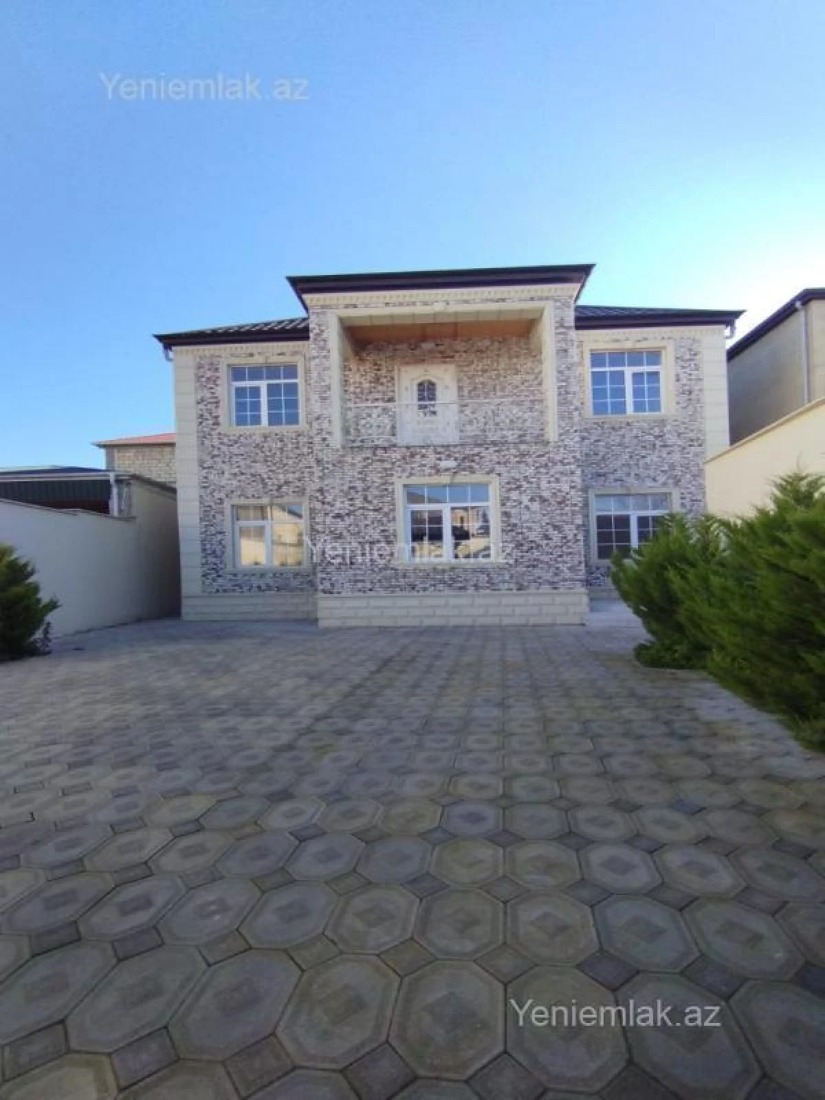 Satılır 6 otaqlı həyət evi 240 m²