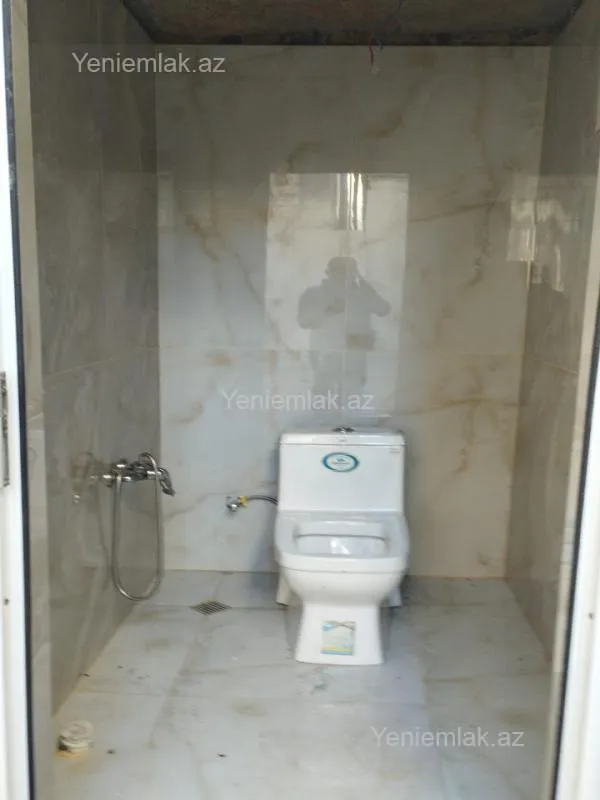 Satılır 6 otaqlı həyət evi 240 m²