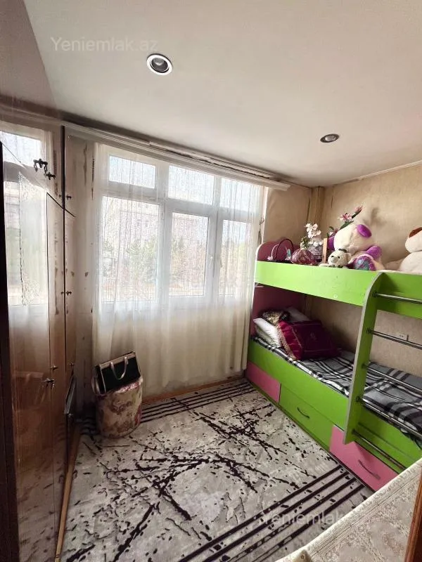 Satılır 2 otaqlı köhnə tikili 65 m²